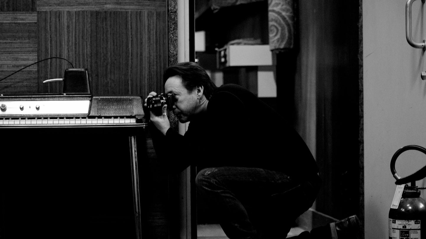 Julian Lennon - Through The Picture Window